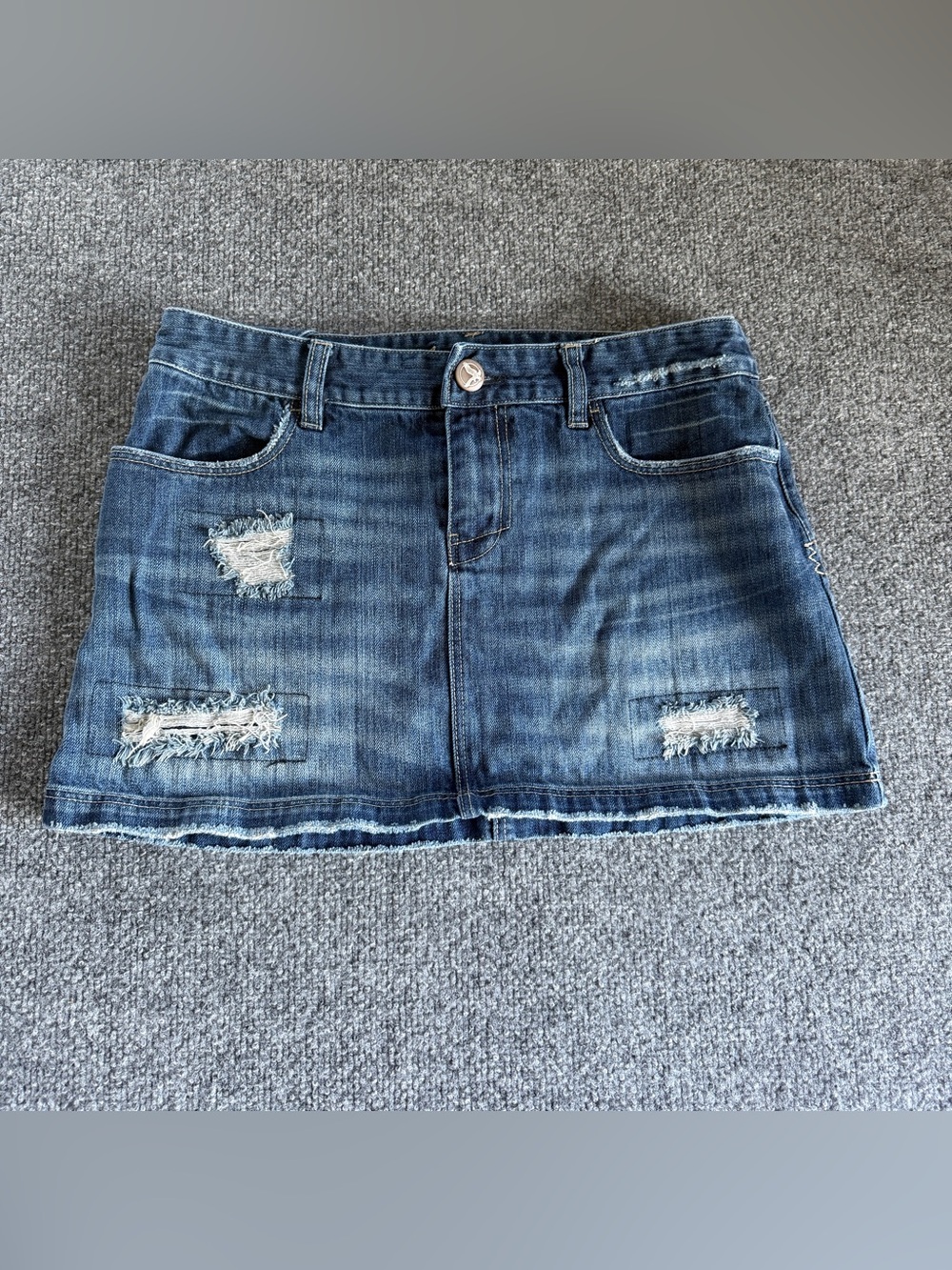 American Eagle Outfitters Distressed Denim Mini Skirt - Size 6 Flirty Bodycon